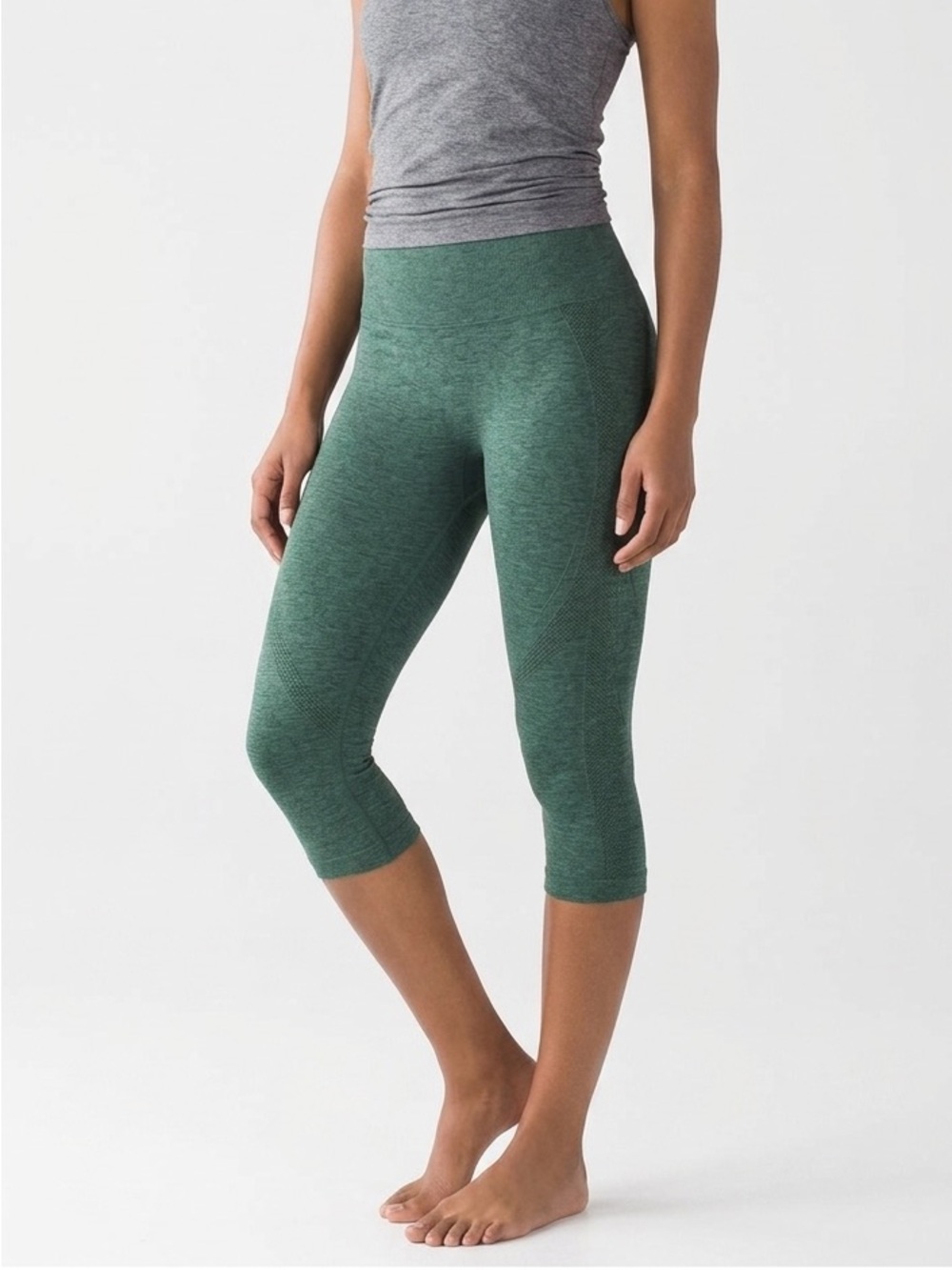 Lululemon In The Flow Crop II Size 2 Heathered Forest Mid Rise Knee Length Capri